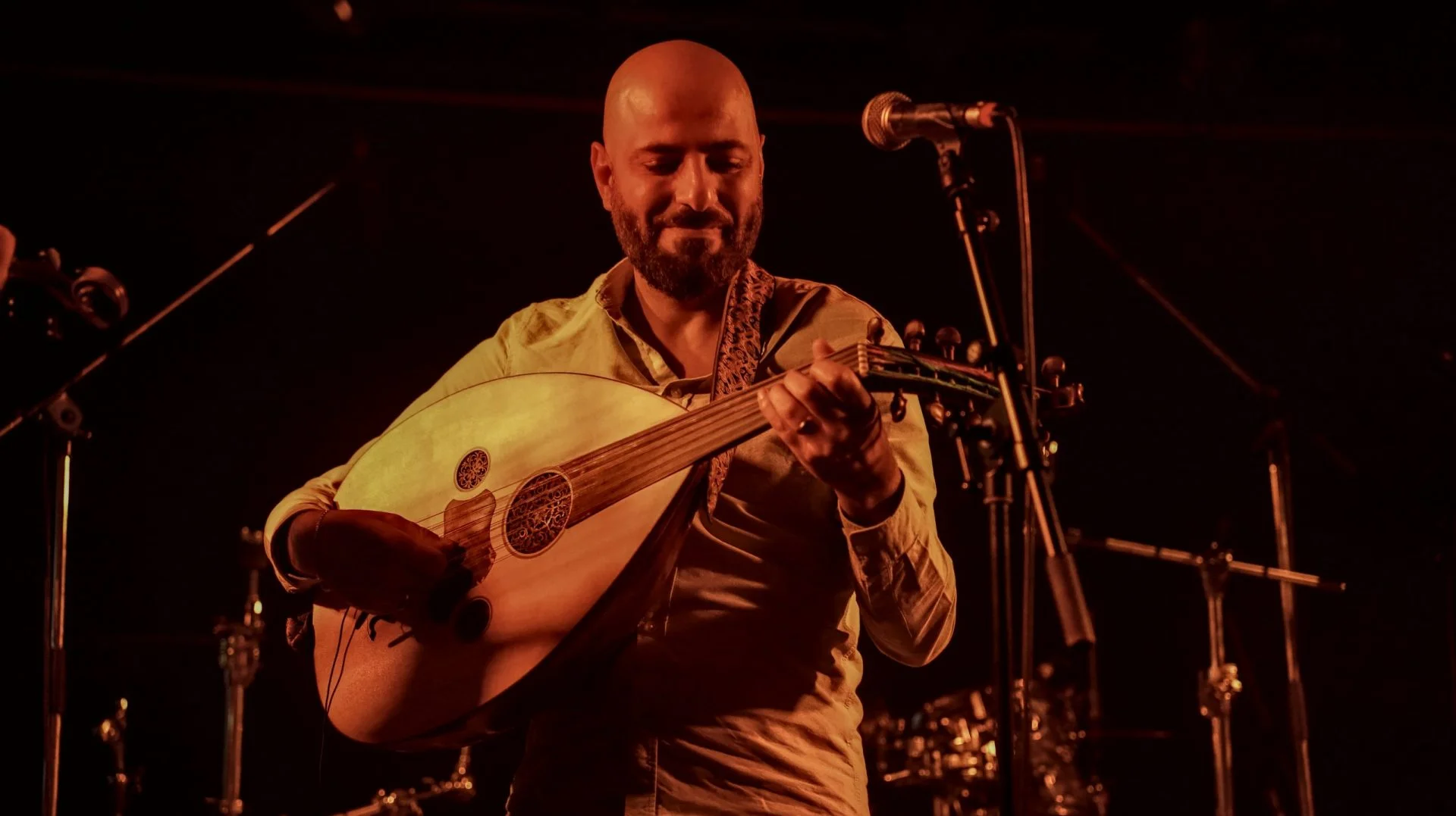 Abathar Kmash performing with Ogaro Ensemble